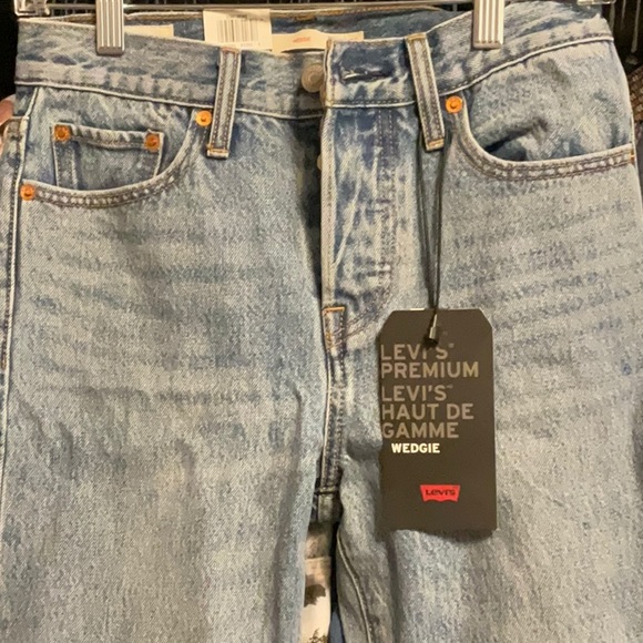 NWT Levi’s wedgie jean - Picture 2 of 6